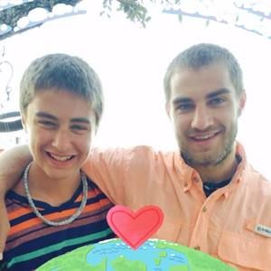 Meet your Posher, Hollie